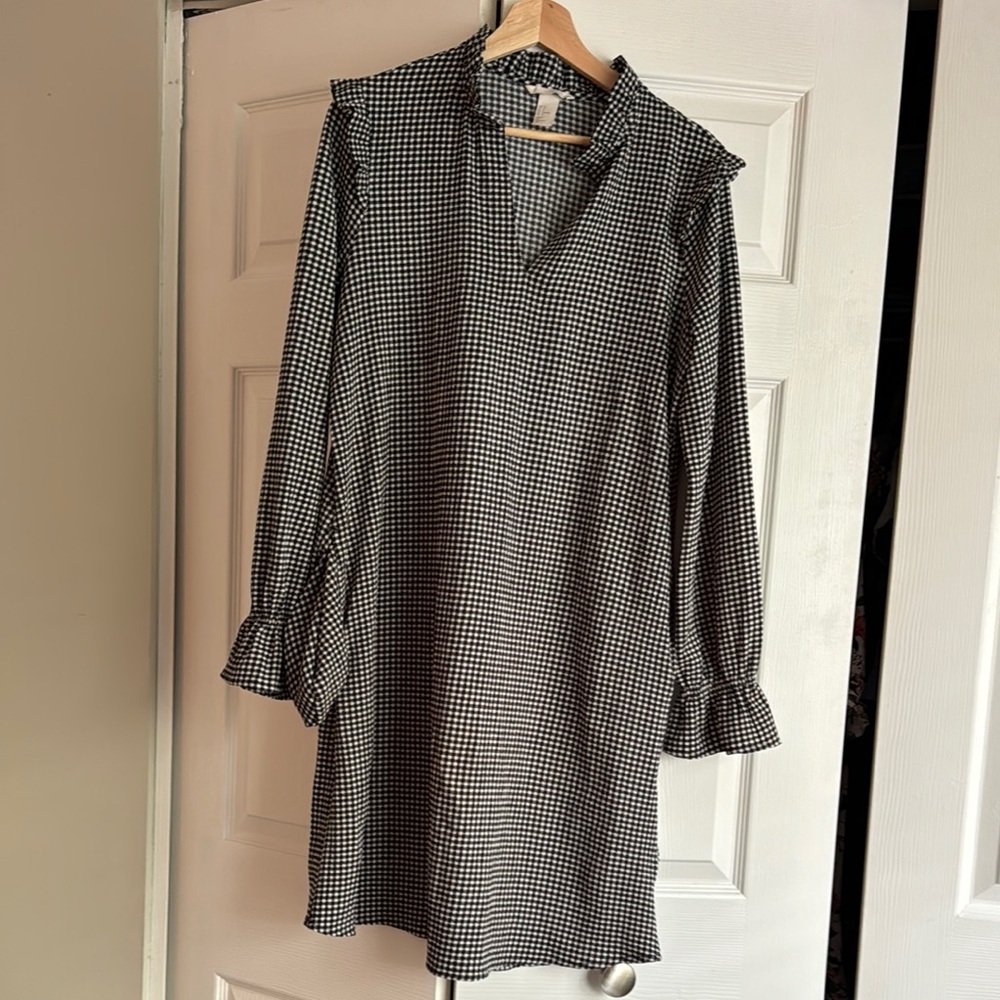 Elegant Black and White Checkered Dress